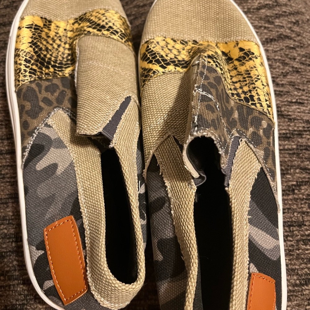 Sneakers - Picture 8 of 8